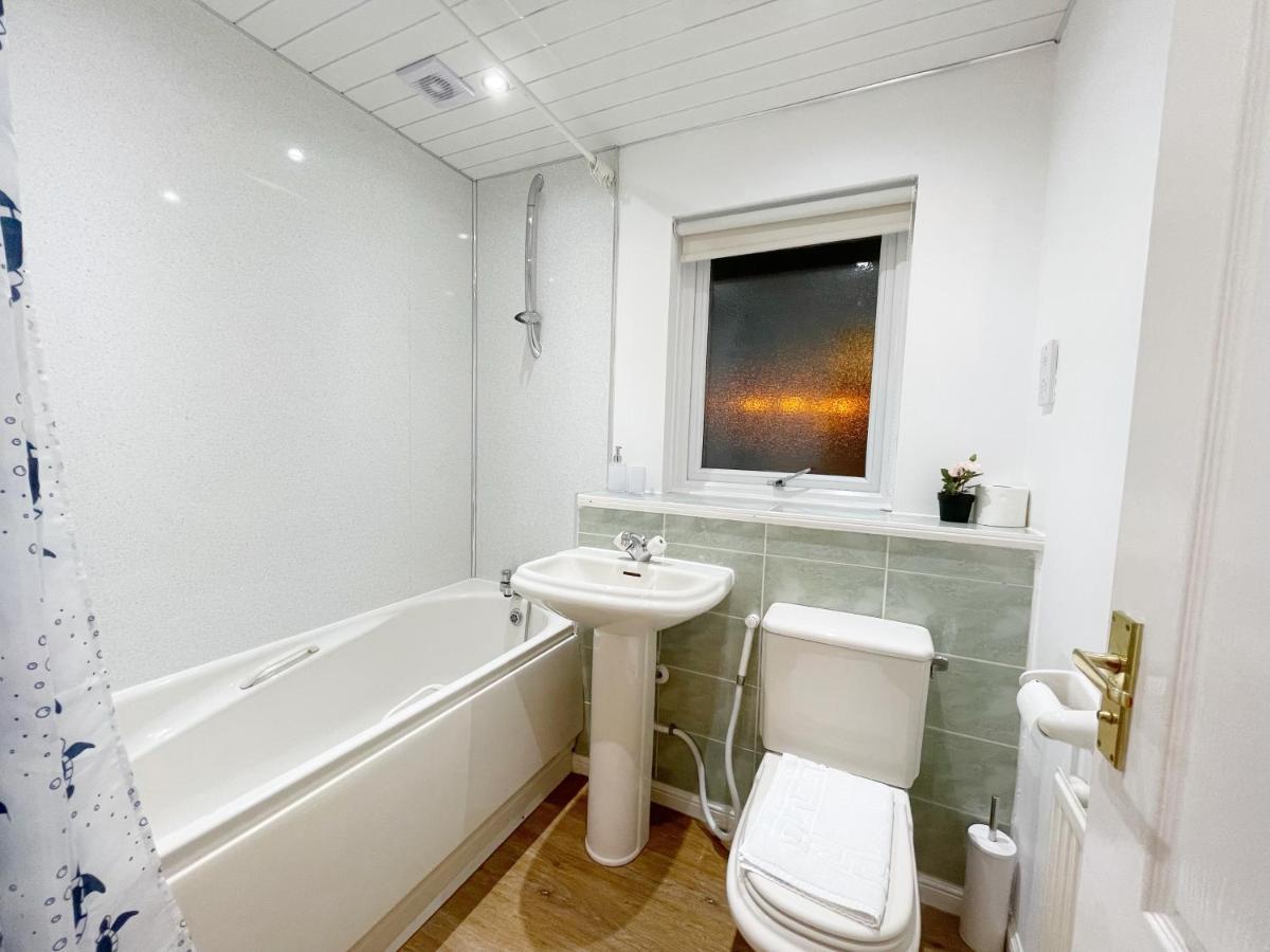 Cozy Nights Svp Detached House Villa Glasgow Luaran gambar
